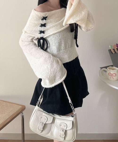 nemne store(ネンネストア)の「《Delfy》編み上げオフショルダーニット(ニット/セーター・レディース・アイボリー/グリーン系/ネイビー・フリー)」の5枚目の写真