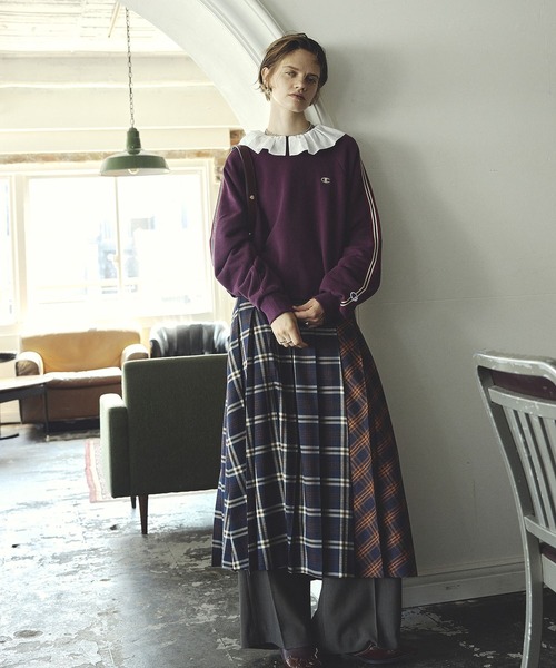 Champion(チャンピオン)の「【Champion別注】ROSE BUD×Champion SIDE LINE SWEAT(スウェット・レディース・ベージュ/バーガンディー/ブラック・ONE SIZE)」の4枚目の写真