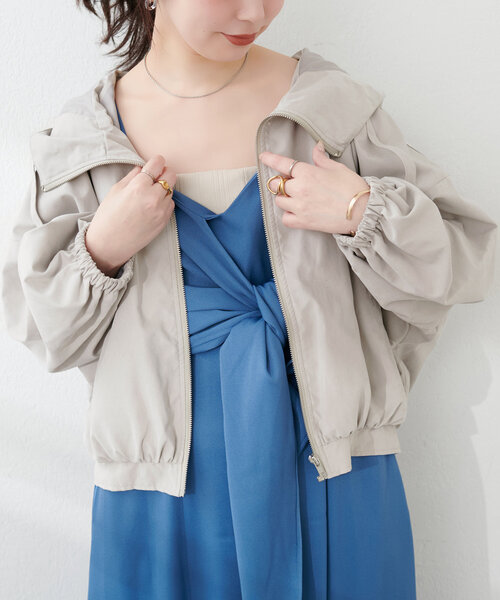 natural couture（ナチュラルクチュール）の「フード付きショートマンパ（ブルゾン・レディース・カーキ/アイボリー/ブラック/グレイッシュベージュ・FREE）」の4枚目の写真