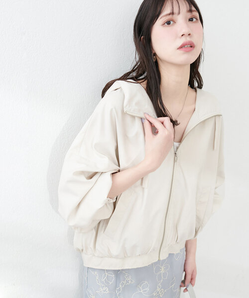 natural couture（ナチュラルクチュール）の「フード付きショートマンパ（ブルゾン・レディース・カーキ/アイボリー/ブラック/グレイッシュベージュ・FREE）」の5枚目の写真