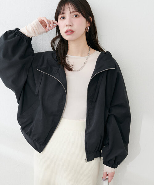 natural couture（ナチュラルクチュール）の「フード付きショートマンパ（ブルゾン・レディース・カーキ/アイボリー/ブラック/グレイッシュベージュ・FREE）」の14枚目の写真