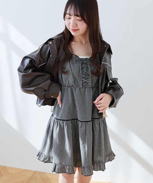 MAJESTIC LEGON（マジェスティックレゴン）の「レースアップフレアキャミワンピ（ワンピース・レディース・ホワイト系その他2/ブラック系その他/アイボリー/ブラック・MEDIUM）」の4枚目の写真