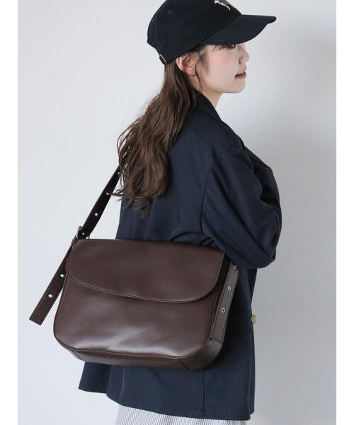 ehka sopo(エヘカソポ)の「エコレザーショルダーバッグ(ハンドバッグ・レディース・ブラウン/グレー/ブラック・F)」の3枚目の写真