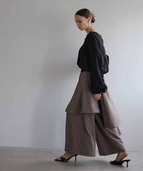 MIELI INVARIANT(ミエリインヴァリアント)の「Volume Gather MIx Knit Tops(Tシャツ/カットソー・レディース・ブラック/ホワイト・FREE)」の4枚目の写真