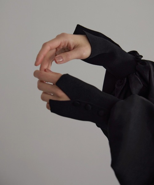 MIELI INVARIANT(ミエリインヴァリアント)の「Volume Gather MIx Knit Tops(Tシャツ/カットソー・レディース・ブラック/ホワイト・FREE)」の6枚目の写真