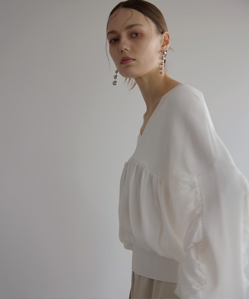 MIELI INVARIANT(ミエリインヴァリアント)の「Volume Gather MIx Knit Tops(Tシャツ/カットソー・レディース・ブラック/ホワイト・FREE)」の15枚目の写真
