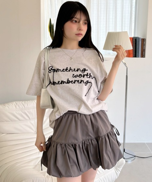 Ada.(エイダ)の「ロープ刺繍 ロゴ Tシャツ(Tシャツ/カットソー・レディース・チャコール/オートミール/アイボリー・FREE)」の3枚目の写真