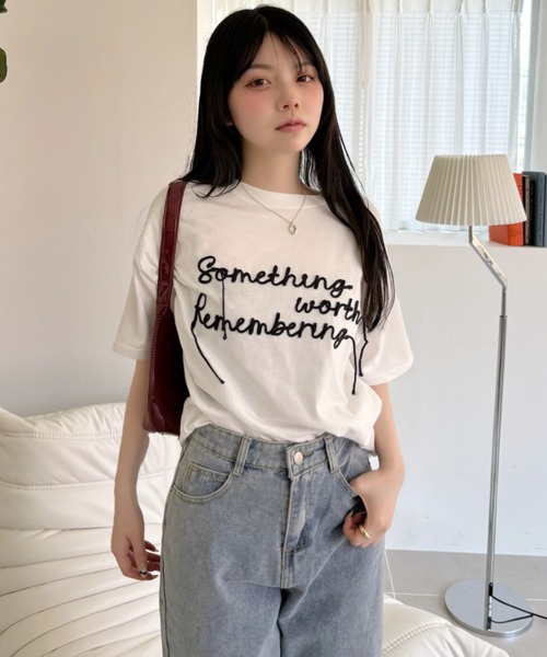 Ada.(エイダ)の「ロープ刺繍 ロゴ Tシャツ(Tシャツ/カットソー・レディース・チャコール/オートミール/アイボリー・FREE)」の7枚目の写真