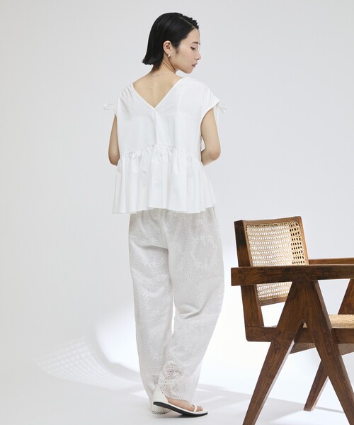 Firsthand（ファーストハンド）の「Firsthand/ファーストハンド スクエア刺繍 ワイドシルエット イージーパンツ / セットアップ対応（その他パンツ・レディース・ホワイト/ブラック・S/M）」の4枚目の写真