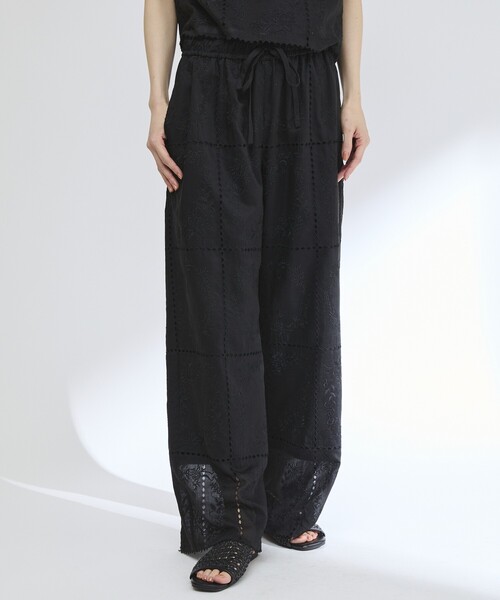 Firsthand（ファーストハンド）の「Firsthand/ファーストハンド スクエア刺繍 ワイドシルエット イージーパンツ / セットアップ対応（その他パンツ・レディース・ホワイト/ブラック・S/M）」の6枚目の写真