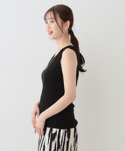 SHOO・LA・RUE(シューラルー)の「【洗える/S-LL】色違いで揃えたい テレコリブタンクトップ(タンクトップ・レディース・ホワイト/ダークグレー/サックスブルー系2/ナチュラル/ホワイト系3/ブラック・01/04/02/03)」の7枚目の写真