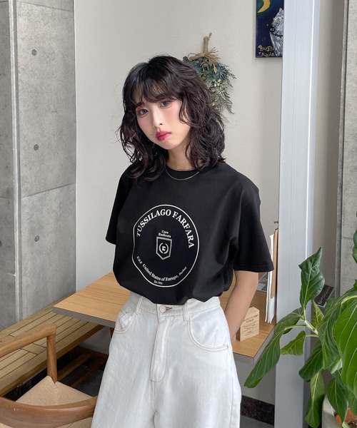 Chillfar(チルファー)の「ロゴデザインミックスTEEシャツ(Tシャツ/カットソー・レディース・ネイビー系/グリーン系1/ベージュ系/グレー系1/ブラック系1/ネイビー/ベージュ系1/グレー系/ホワイト/ブラウン/ブラウン系1/ブラウン系/ホワイト系1/ホワイト系/ベージュ/ネイビー系1/チャコール/ブラック系/ブラック・FREE)」の7枚目の写真