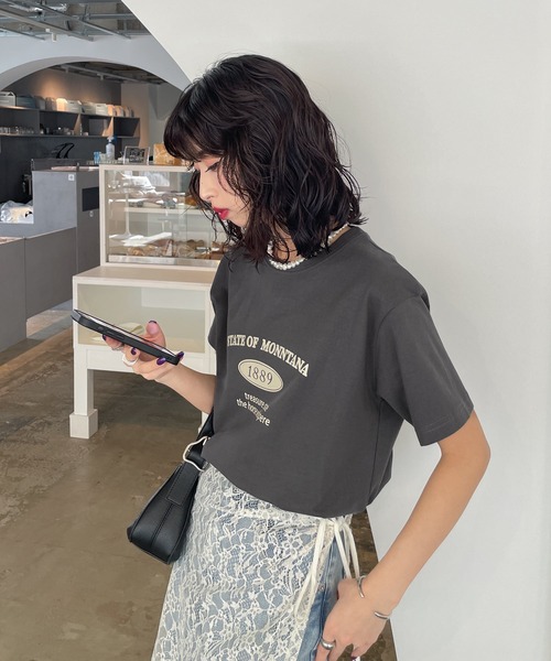 Chillfar(チルファー)の「ロゴデザインミックスTEEシャツ(Tシャツ/カットソー・レディース・ネイビー系/グリーン系1/ベージュ系/グレー系1/ブラック系1/ネイビー/ベージュ系1/グレー系/ホワイト/ブラウン/ブラウン系1/ブラウン系/ホワイト系1/ホワイト系/ベージュ/ネイビー系1/チャコール/ブラック系/ブラック・FREE)」の9枚目の写真