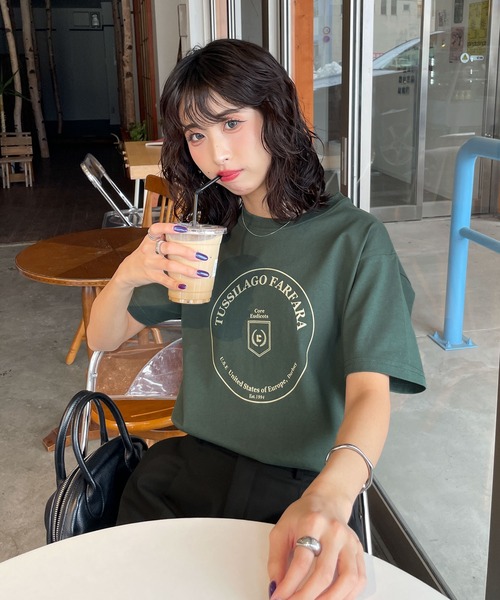 Chillfar(チルファー)の「ロゴデザインミックスTEEシャツ(Tシャツ/カットソー・レディース・ネイビー系/グリーン系1/ベージュ系/グレー系1/ブラック系1/ネイビー/ベージュ系1/グレー系/ホワイト/ブラウン/ブラウン系1/ブラウン系/ホワイト系1/ホワイト系/ベージュ/ネイビー系1/チャコール/ブラック系/ブラック・FREE)」の17枚目の写真