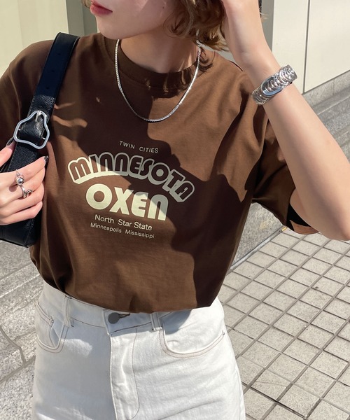 Chillfar(チルファー)の「ロゴデザインミックスTEEシャツ(Tシャツ/カットソー・レディース・ネイビー系/グリーン系1/ベージュ系/グレー系1/ブラック系1/ネイビー/ベージュ系1/グレー系/ホワイト/ブラウン/ブラウン系1/ブラウン系/ホワイト系1/ホワイト系/ベージュ/ネイビー系1/チャコール/ブラック系/ブラック・FREE)」の11枚目の写真