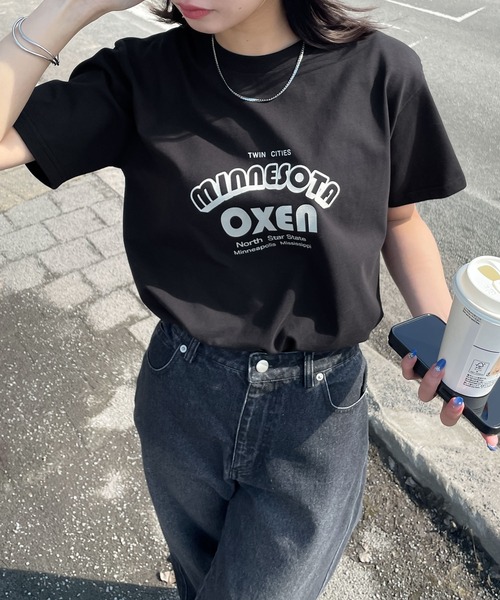 Chillfar(チルファー)の「ロゴデザインミックスTEEシャツ(Tシャツ/カットソー・レディース・ネイビー系/グリーン系1/ベージュ系/グレー系1/ブラック系1/ネイビー/ベージュ系1/グレー系/ホワイト/ブラウン/ブラウン系1/ブラウン系/ホワイト系1/ホワイト系/ベージュ/ネイビー系1/チャコール/ブラック系/ブラック・FREE)」の5枚目の写真