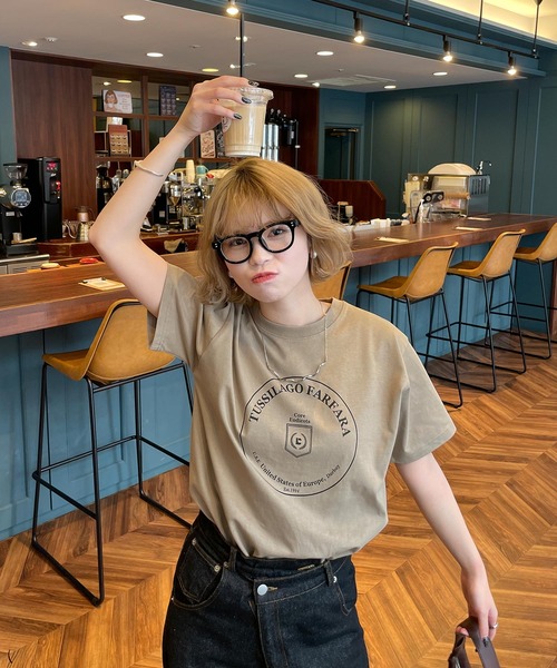 Chillfar(チルファー)の「ロゴデザインミックスTEEシャツ(Tシャツ/カットソー・レディース・ネイビー系/グリーン系1/ベージュ系/グレー系1/ブラック系1/ネイビー/ベージュ系1/グレー系/ホワイト/ブラウン/ブラウン系1/ブラウン系/ホワイト系1/ホワイト系/ベージュ/ネイビー系1/チャコール/ブラック系/ブラック・FREE)」の20枚目の写真
