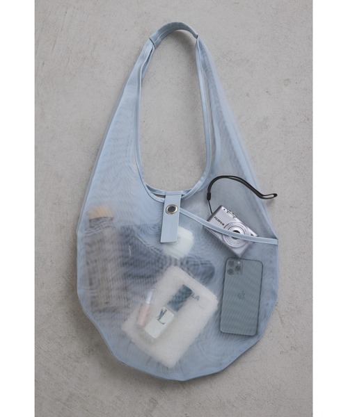 un/neu(アンノイ)の「シアーメッシュラウンドバッグ / シースルートート(トートバッグ・レディース・ブラック/ブルー・FREE)」の4枚目の写真