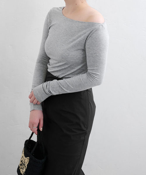U by SPICK&SPAN（ユーバイスピックアンドスパン）の「ベア天竺アシメトップス（Tシャツ/カットソー・レディース・ライトグレー/ホワイト/ブラック・FREE）」の15枚目の写真