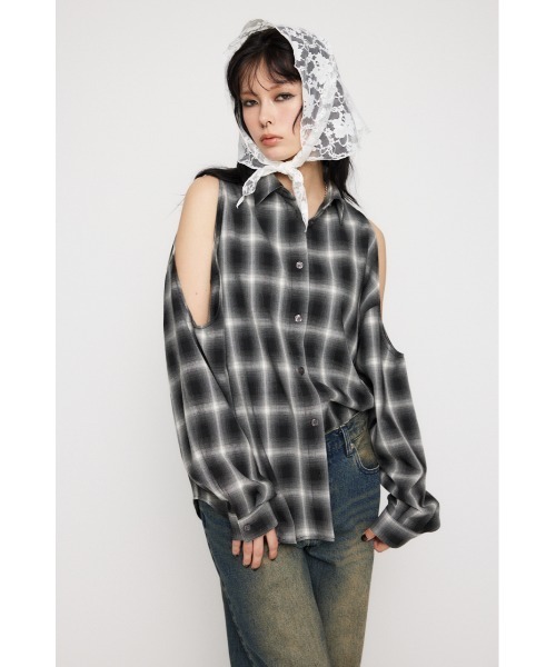 LAGUA GEM(ラグアジェム)の「SHOULDER OPEN CHECK シャツ(シャツ/ブラウス・レディース・ブラック/ブラウン・FREE)」の5枚目の写真
