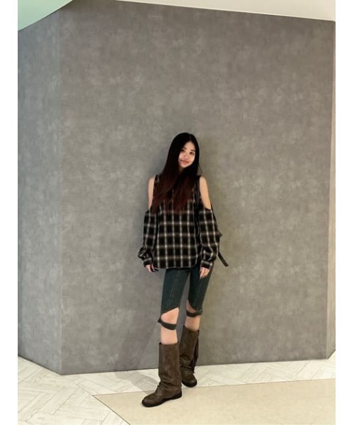 LAGUA GEM(ラグアジェム)の「SHOULDER OPEN CHECK シャツ(シャツ/ブラウス・レディース・ブラック/ブラウン・FREE)」の22枚目の写真