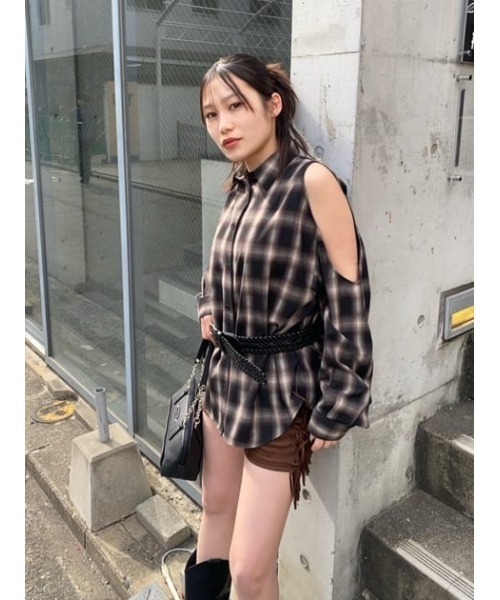 LAGUA GEM(ラグアジェム)の「SHOULDER OPEN CHECK シャツ(シャツ/ブラウス・レディース・ブラック/ブラウン・FREE)」の18枚目の写真