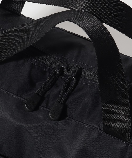 THE NORTH FACE(ザノースフェイス)の「【THE NORTH FACE/ザノースフェイス】LIGHT DUFFLE BAG/ライトダッフルバッグ(ボストンバッグ・メンズ・クリーム/ブラック・FREE)」の10枚目の写真
