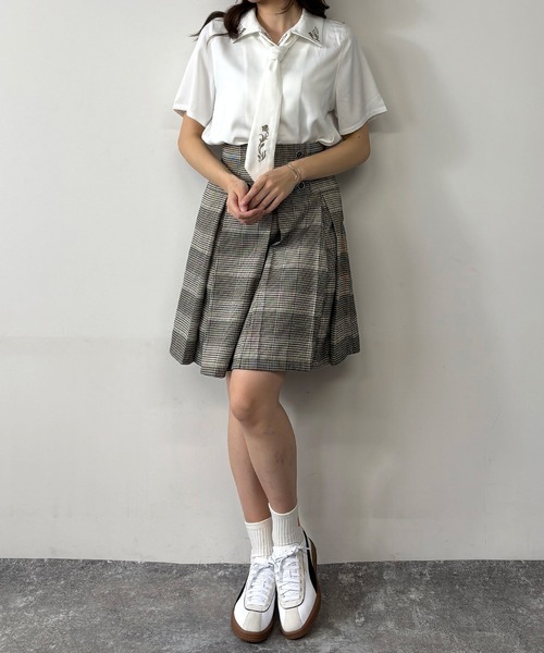 NICOLE CLUB(ニコル クラブ)の「ネクタイ付き2way刺繍ブラウス(シャツ/ブラウス・レディース・オフホワイト/サックスブルー/ピンク/チャコール・MEDIUM)」の12枚目の写真