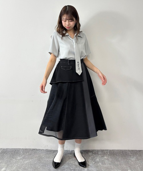 NICOLE CLUB(ニコル クラブ)の「ネクタイ付き2way刺繍ブラウス(シャツ/ブラウス・レディース・オフホワイト/サックスブルー/ピンク/チャコール・MEDIUM)」の18枚目の写真