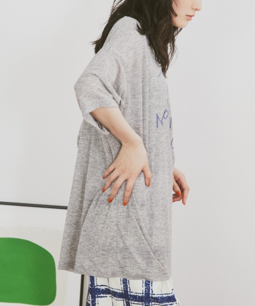 MERLOT(メルロー)の「レタリングロゴ刺繍オーバーサイズシアーT(Tシャツ/カットソー・レディース・ピンク/ネイビー/グレー・FREE)」の5枚目の写真