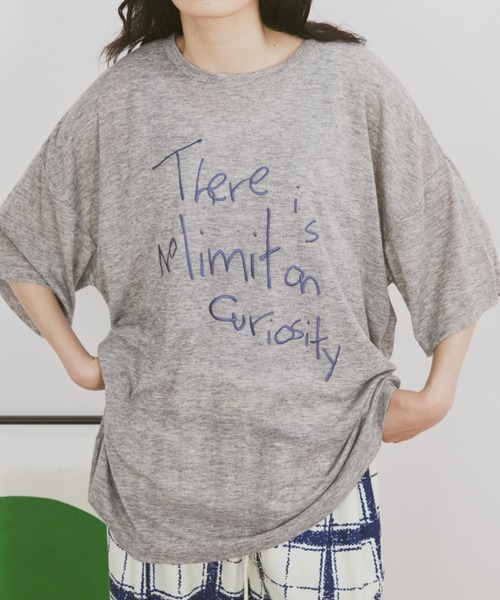 MERLOT(メルロー)の「レタリングロゴ刺繍オーバーサイズシアーT(Tシャツ/カットソー・レディース・ピンク/ネイビー/グレー・FREE)」の4枚目の写真