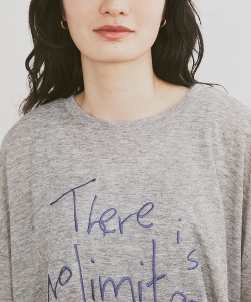 MERLOT(メルロー)の「レタリングロゴ刺繍オーバーサイズシアーT(Tシャツ/カットソー・レディース・ピンク/ネイビー/グレー・FREE)」の10枚目の写真