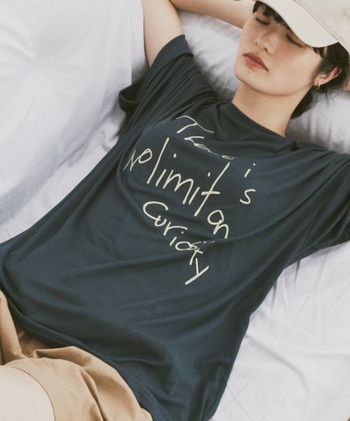MERLOT(メルロー)の「レタリングロゴ刺繍オーバーサイズシアーT(Tシャツ/カットソー・レディース・ピンク/ネイビー/グレー・FREE)」の17枚目の写真