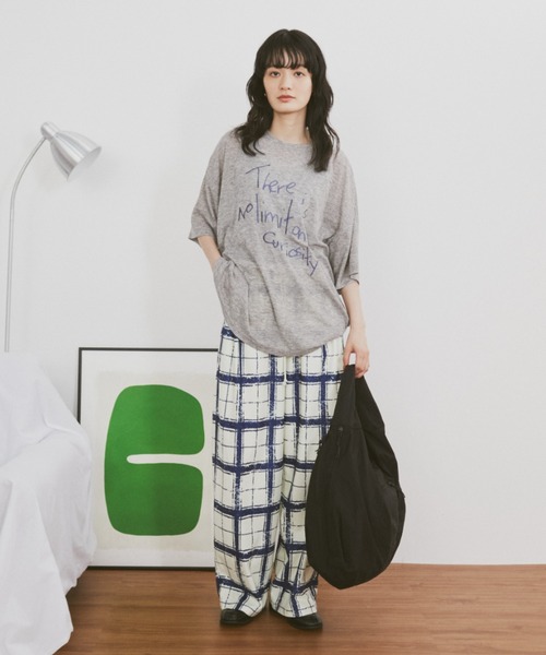 MERLOT(メルロー)の「レタリングロゴ刺繍オーバーサイズシアーT(Tシャツ/カットソー・レディース・ピンク/ネイビー/グレー・FREE)」の7枚目の写真