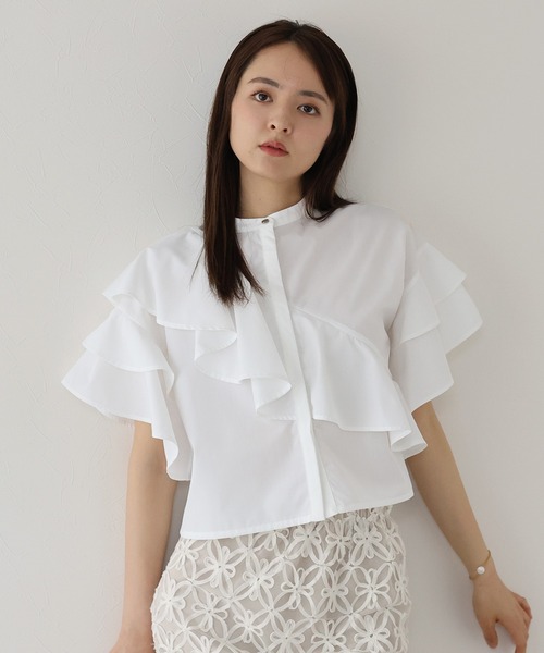 【新品未使用】Aream フリル付きブラウス ホワイト・ブルー 胸フリルブラウス（シャツ/ブラウス）｜MERAKI（メラキ）の