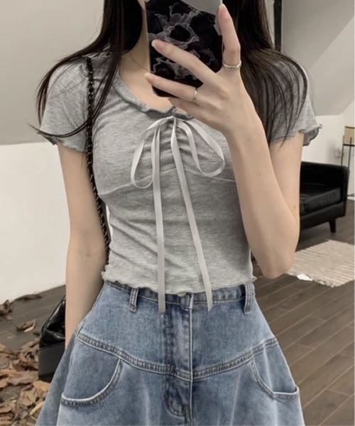 kirakiraShop(キラキラショップ)の「フロント リボン ギャザー デザイン Tシャツ(ニット/セーター・レディース・ベージュ/ホワイト/ピンク/グレー/ブルー・FREE)」の3枚目の写真