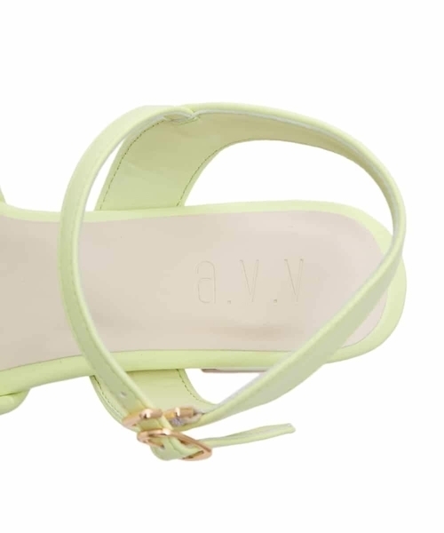 a.v.v（アーヴェヴェ）の「スクエアトゥストラップサンダル（サンダル・レディース・クリーム/アイボリー/ブラック・23.5/22.5/24.5）」の7枚目の写真