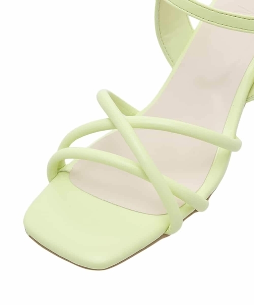 a.v.v（アーヴェヴェ）の「スクエアトゥストラップサンダル（サンダル・レディース・クリーム/アイボリー/ブラック・23.5/22.5/24.5）」の9枚目の写真