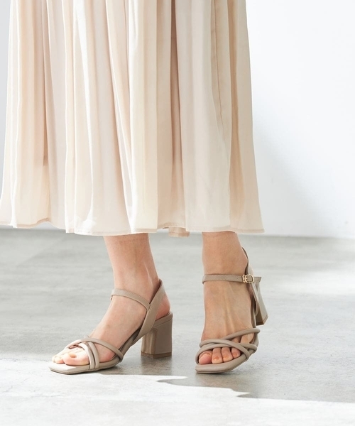 a.v.v（アーヴェヴェ）の「スクエアトゥストラップサンダル（サンダル・レディース・クリーム/アイボリー/ブラック・23.5/22.5/24.5）」の10枚目の写真