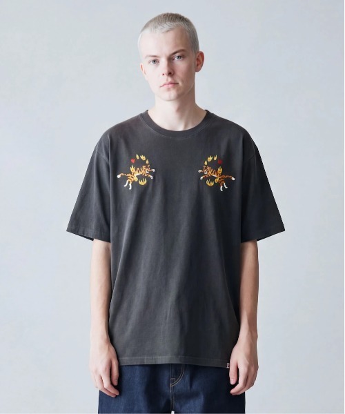 rehacer(レアセル)の「rehacer : Loop Tiger Pigment Dye T-shirt / ループタイガーピグメントダイ Tシャツ(Tシャツ/カットソー・メンズ・ブラック/ネイビー/レッド・SMALL/MEDIUM/LARGE/X-LARGE)」の2枚目の写真