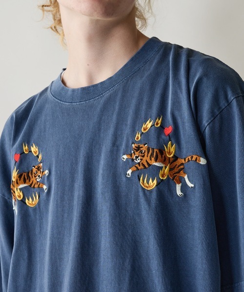 rehacer(レアセル)の「rehacer : Loop Tiger Pigment Dye T-shirt / ループタイガーピグメントダイ Tシャツ(Tシャツ/カットソー・メンズ・ブラック/ネイビー/レッド・SMALL/MEDIUM/LARGE/X-LARGE)」の5枚目の写真