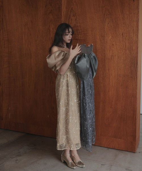 Callarus（カラルス）の「メタリックボイルオーガンジーオフショルダーデザイン刺繍ワンピースドレス〔Callarus〕（ドレス・レディース・グレー系/ベージュ系/ブラック・LL/L/M/3L/S）」の19枚目の写真