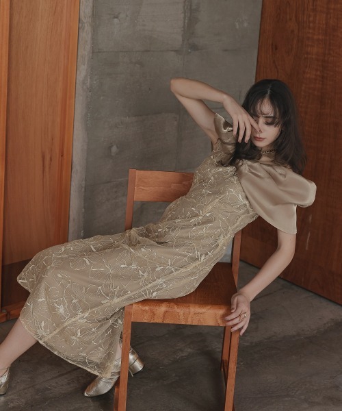 Callarus（カラルス）の「メタリックボイルオーガンジーオフショルダーデザイン刺繍ワンピースドレス〔Callarus〕（ドレス・レディース・グレー系/ベージュ系/ブラック・LL/L/M/3L/S）」の14枚目の写真