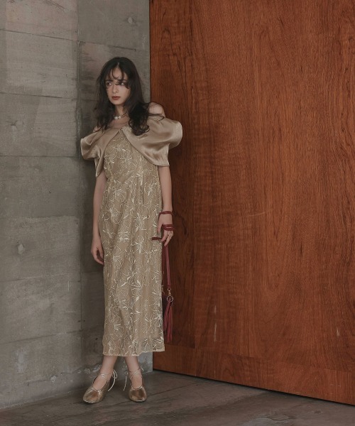 Callarus（カラルス）の「メタリックボイルオーガンジーオフショルダーデザイン刺繍ワンピースドレス〔Callarus〕（ドレス・レディース・グレー系/ベージュ系/ブラック・LL/L/M/3L/S）」の20枚目の写真