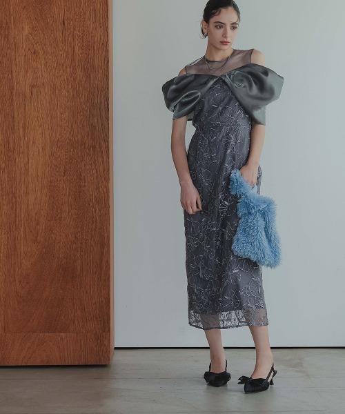 Callarus（カラルス）の「メタリックボイルオーガンジーオフショルダーデザイン刺繍ワンピースドレス〔Callarus〕（ドレス・レディース・グレー系/ベージュ系/ブラック・LL/L/M/3L/S）」の21枚目の写真