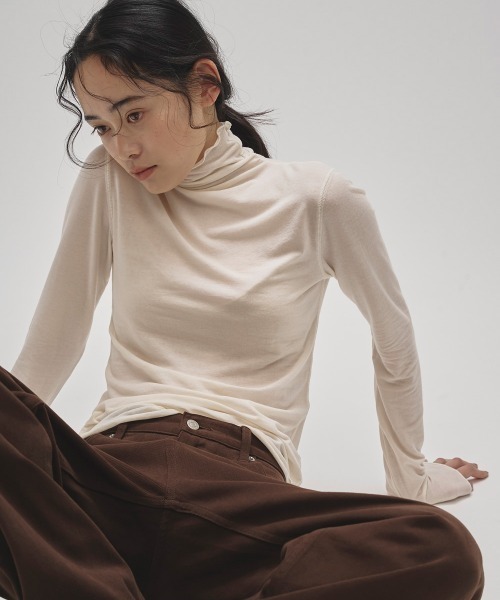 TODAYFUL（トゥデイフル）の「Powdery Turtle Tops（Tシャツ/カットソー・レディース・キナリ/クリーム/ブラック/スカイブルー・FREE）」の2枚目の写真