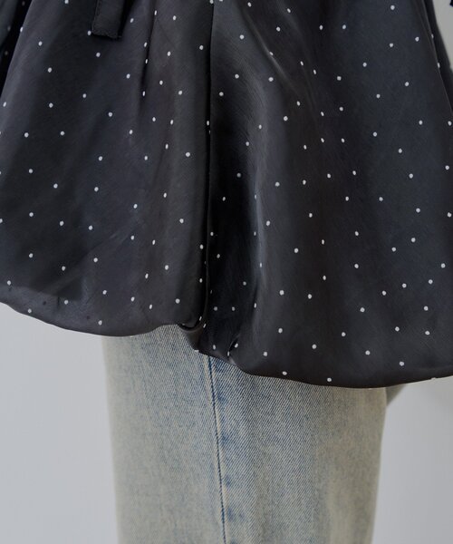 Chico（チコ）の「【WEB限定】ドットチュールペプラムブラウス（シャツ/ブラウス・レディース・ブラック/ホワイト/ピンク・FREE）」の5枚目の写真