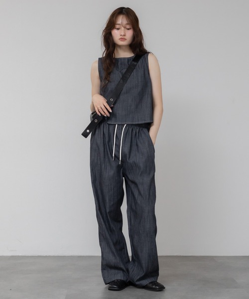 HEILIS(ヘイリス)の「バックオープンデニムトップス/韓国 ブラック ブルー ホワイト アイボリー スリット バックオープン 背中開き デニム トップス ノースリーブ 夏服 春服 秋服 セット対応 セットアップ コンパクト クロップド(シャツ/ブラウス・レディース・ホワイト/ブラック/ブルー・FREE)」の22枚目の写真