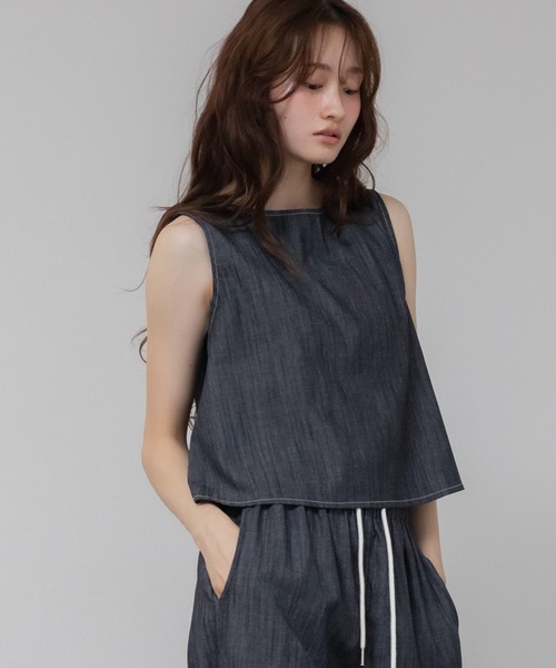 HEILIS(ヘイリス)の「バックオープンデニムトップス/韓国 ブラック ブルー ホワイト アイボリー スリット バックオープン 背中開き デニム トップス ノースリーブ 夏服 春服 秋服 セット対応 セットアップ コンパクト クロップド(シャツ/ブラウス・レディース・ホワイト/ブラック/ブルー・FREE)」の21枚目の写真