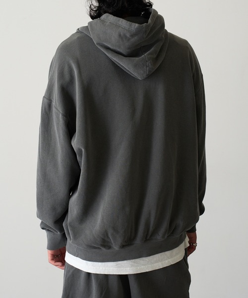 comfort colors(コンフォートカラーズ)の「【COMFORT COLORS】6.4oz ガーメントダイフードスウェット ピグメント加工 裏起毛 CC1467 MURS(パーカー・メンズ・アイボリー/ブラック/ピンク/ブルー・S/L/XL/M)」の16枚目の写真